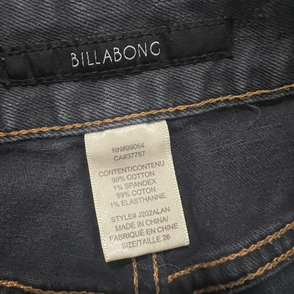 Billabong Shorts - Picture 3 of 3